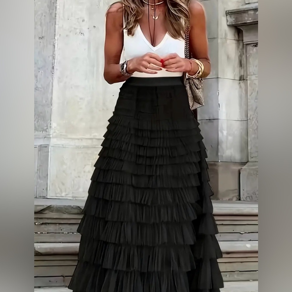 Chic Black Layered A-Line Skirt 4xl - Picture 4 of 4